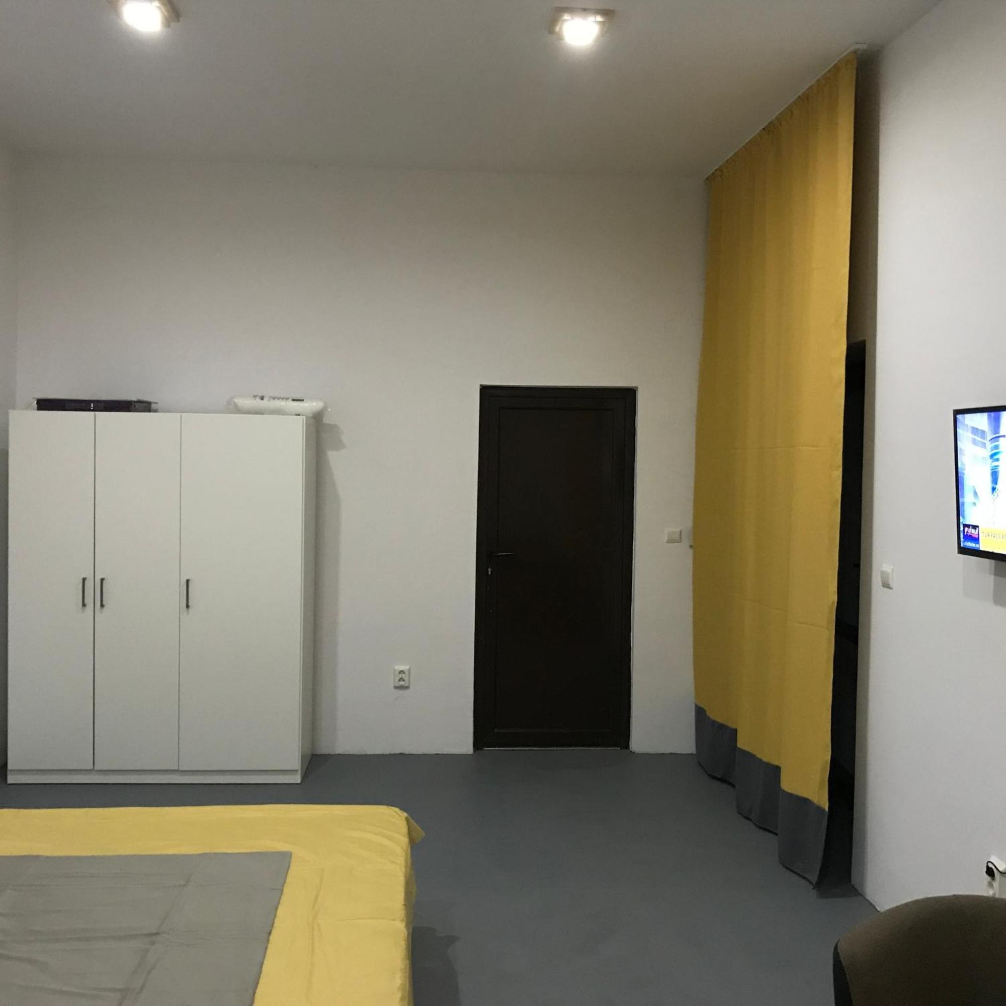 Central Park Studios Букурещ Екстериор снимка