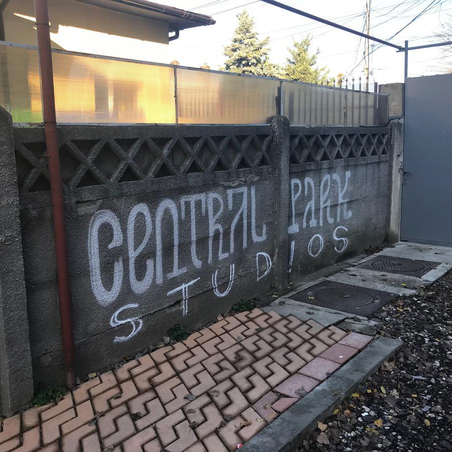 Central Park Studios Букурещ Екстериор снимка