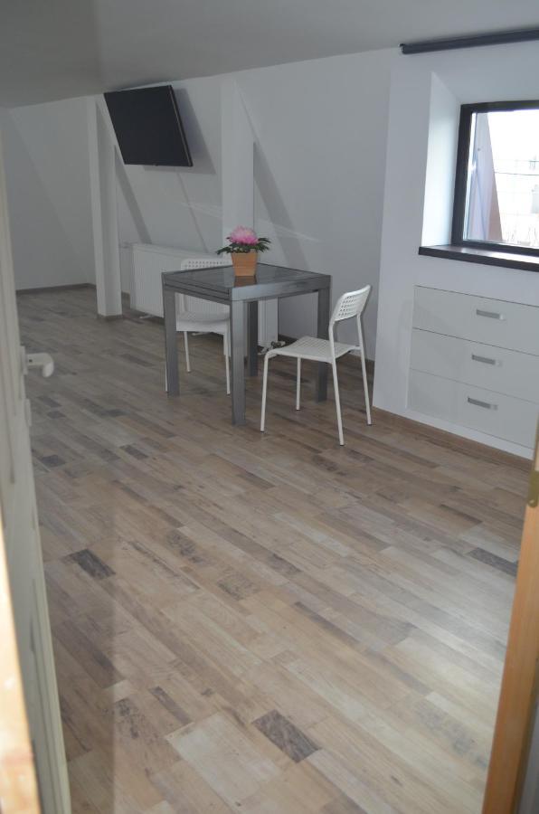 Central Park Studios Букурещ Екстериор снимка