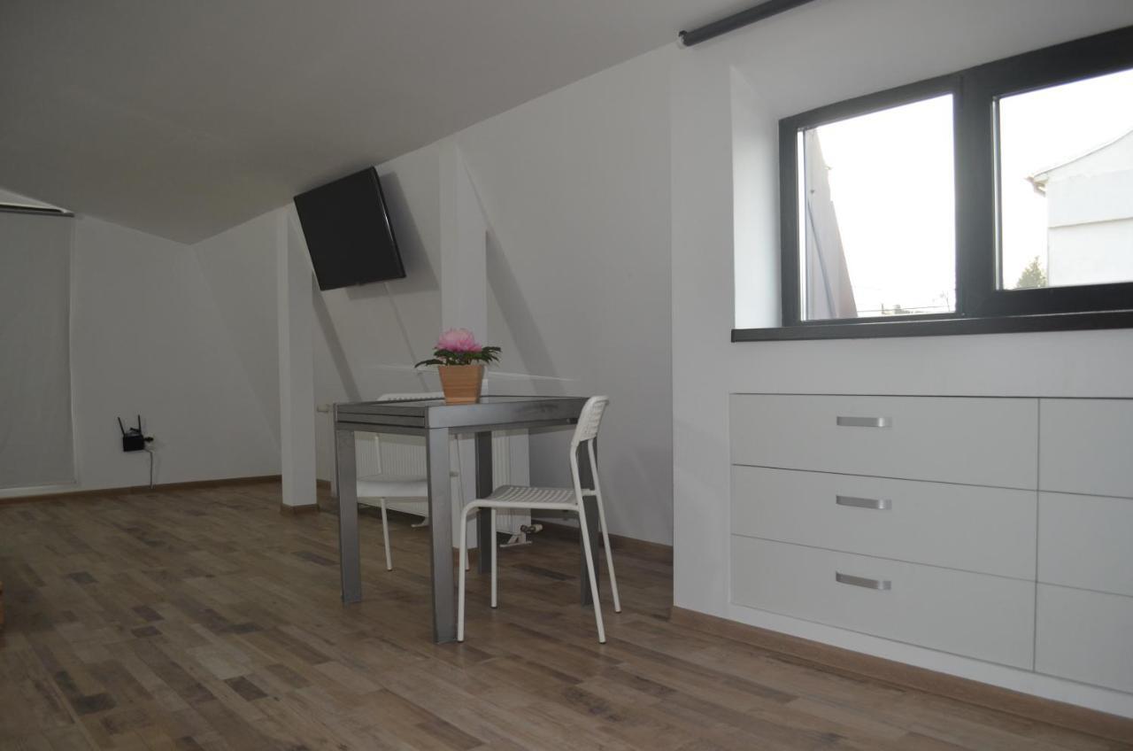 Central Park Studios Букурещ Екстериор снимка