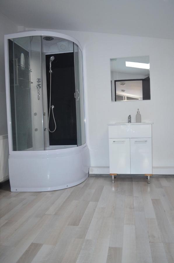 Central Park Studios Букурещ Екстериор снимка